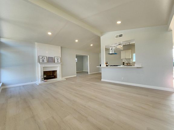 3rd image of 848 Silverwood Ave