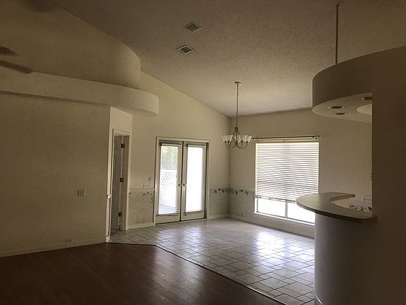 2 Large great/dining rooms
