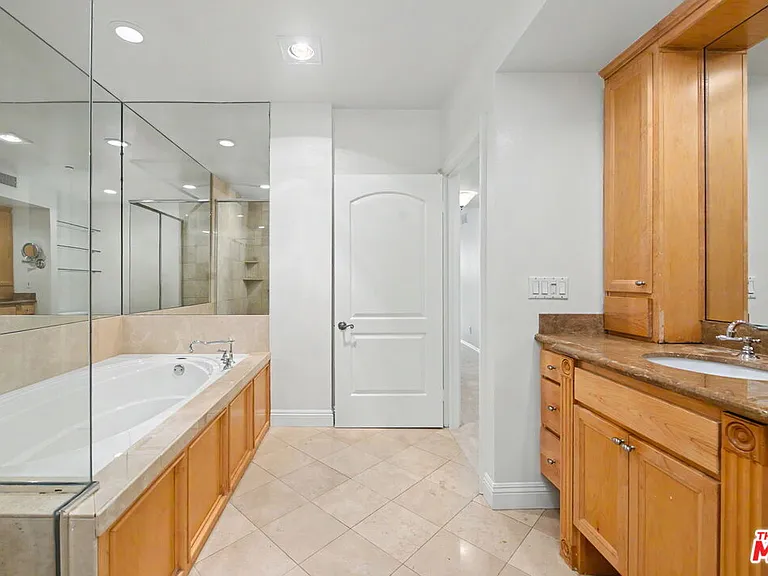 1830 Pelham Ave #101 — Photo 20