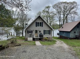 5 Briarwood Pl, Hadley, NY 12835