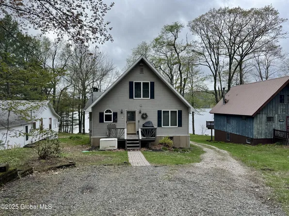 5 Briarwood Place, Hadley, NY 12835