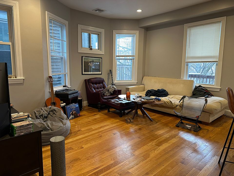 1st image of 39 Calumet St APT 1