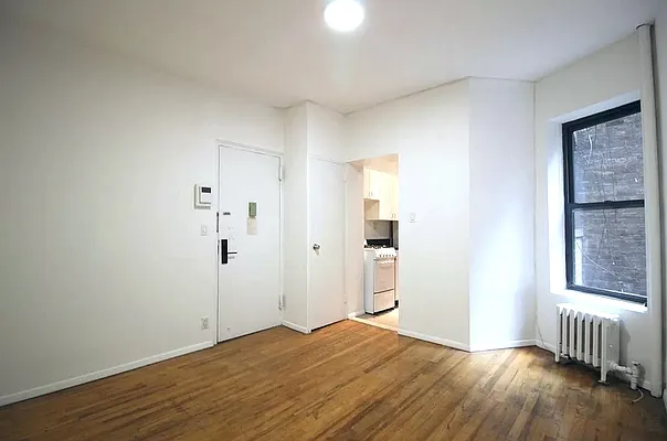 Rented by Akam Sales and Brokerage | media 10