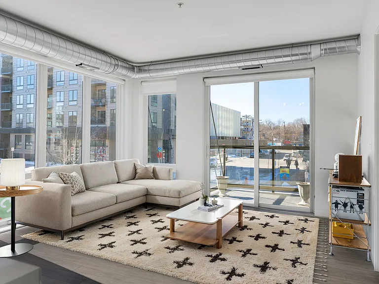 Loring - 2 Bed / 2 Bath - 1,010-1,045 Sq.Ft.