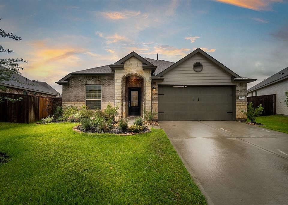 Welcome to 31411 Vista Crest, a one story in desirable Dellrose.