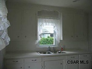 4th image of 105 Clermont St