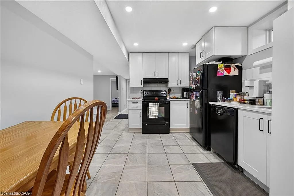2 bed, 1.0 bath, $1,700 — Photo 2