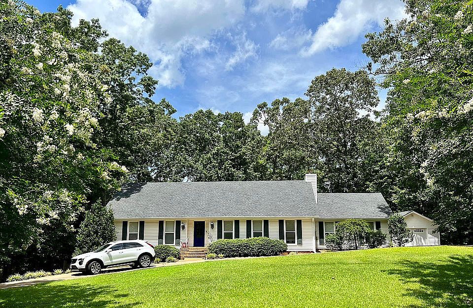 1st image of 8 Oxford Ct