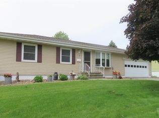 407 Newcastle Rd, Marshalltown, IA 50158