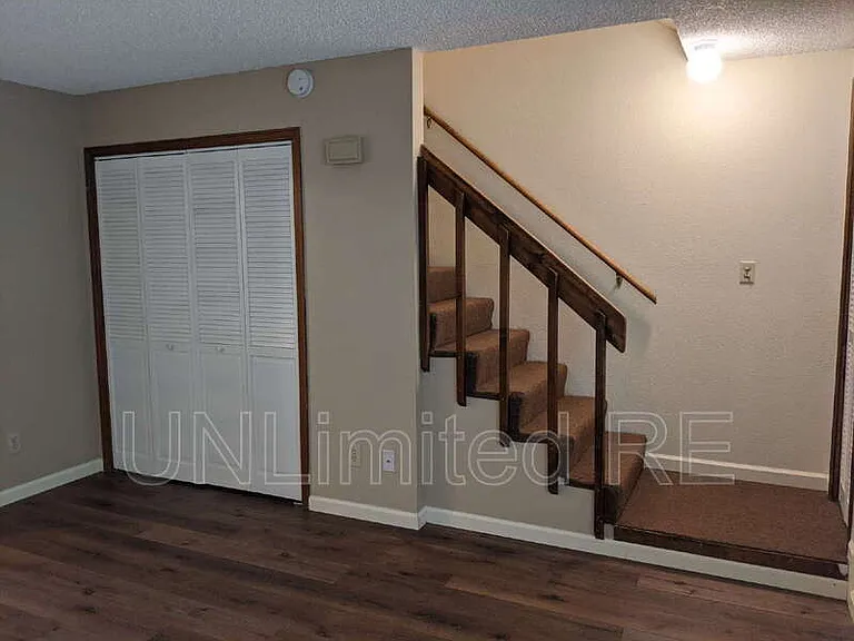321 N Park St #C — Photo 8