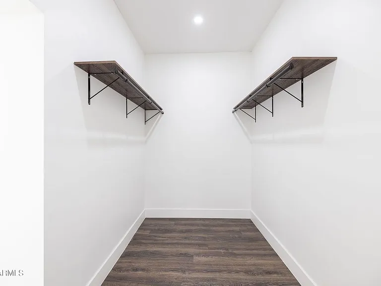 326 N 17th Dr — Photo 105