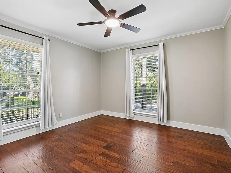 10903 Mellow Ln — Photo 11