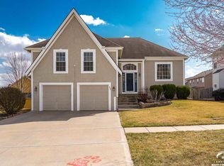 407 Wyndham Dr, Lansing, KS 66043
