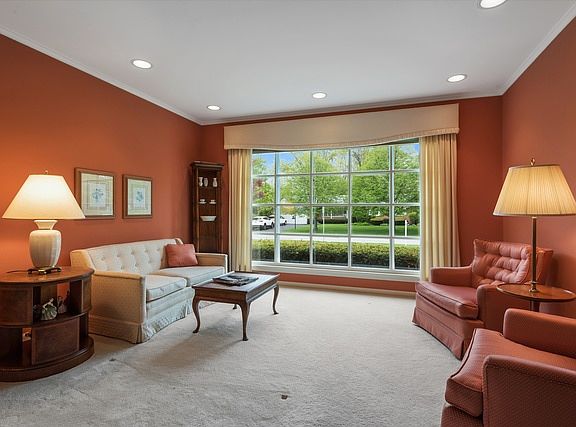 4th image of 1301 Canterbury Ln