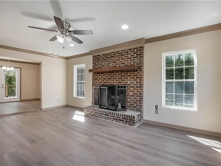 5211 Briarcliff Dr — Photo 4