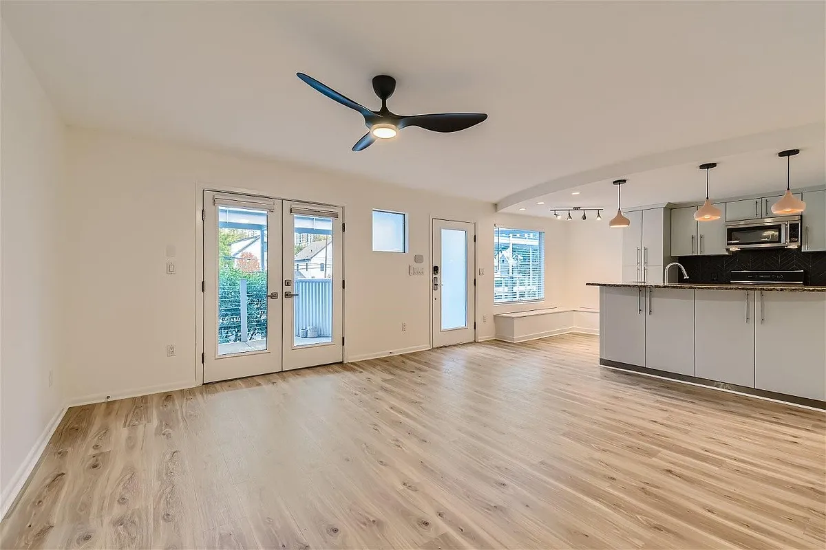 Building Photo - 41 Waller St #207