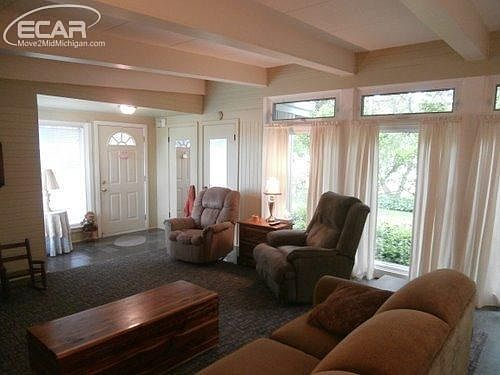 2nd image of 703 N Cambridge Dr