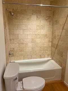 Shower/tub with tiled surround