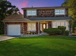 2 Glenwood Ct, Bayport, NY 11705