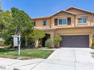686 W Bowen Dr, Perris, CA 92570