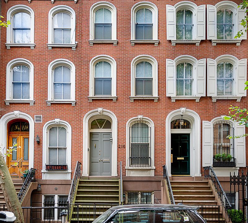 1st image of 216 E 78th St