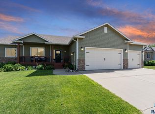 1409 W Creekside Dr, Brandon, SD 57005