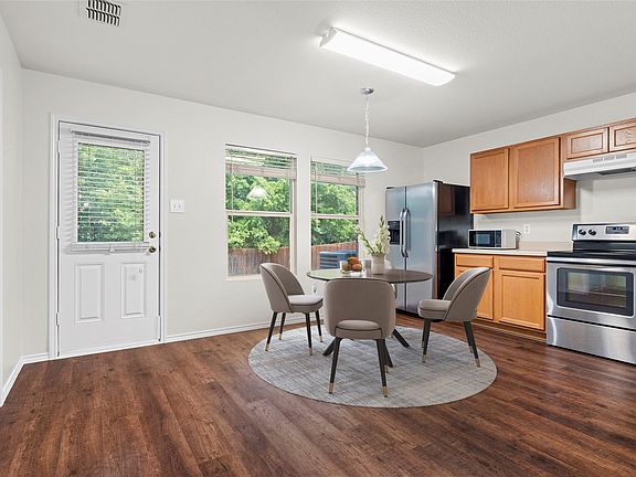 3rd image of 8421 River Bluffs Dr