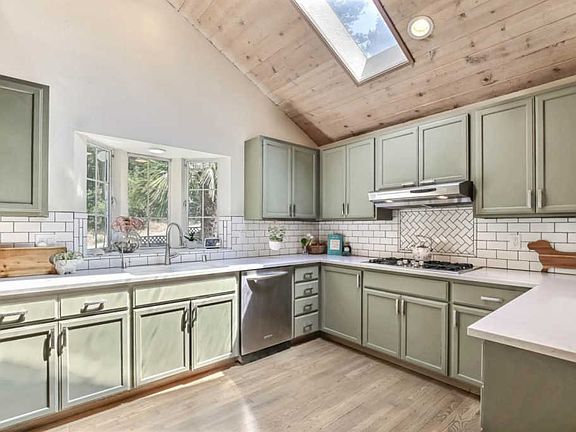 4th image of 232 Carbonera Dr