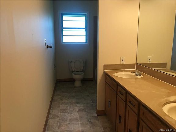 5th image of 720 Lincoln Dr