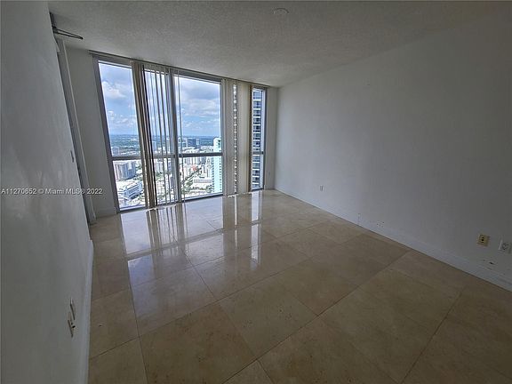 3rd image of 1750 N Bayshore Dr APT 5115