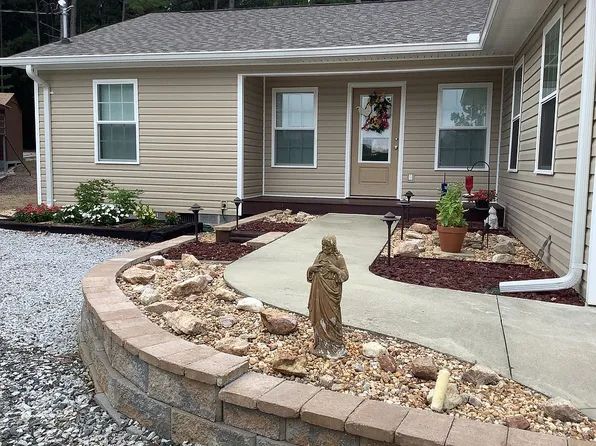 399 Mountain View Rd, Toccoa, GA 30577