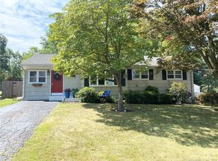 21 Broadleaf Ln, Enfield, CT 06082