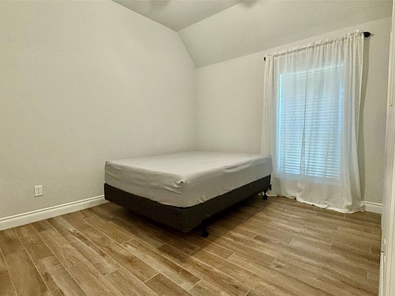 3rd image of 2915 Finch Ct #2915
