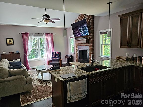 3rd image of 383 Lee Ave
