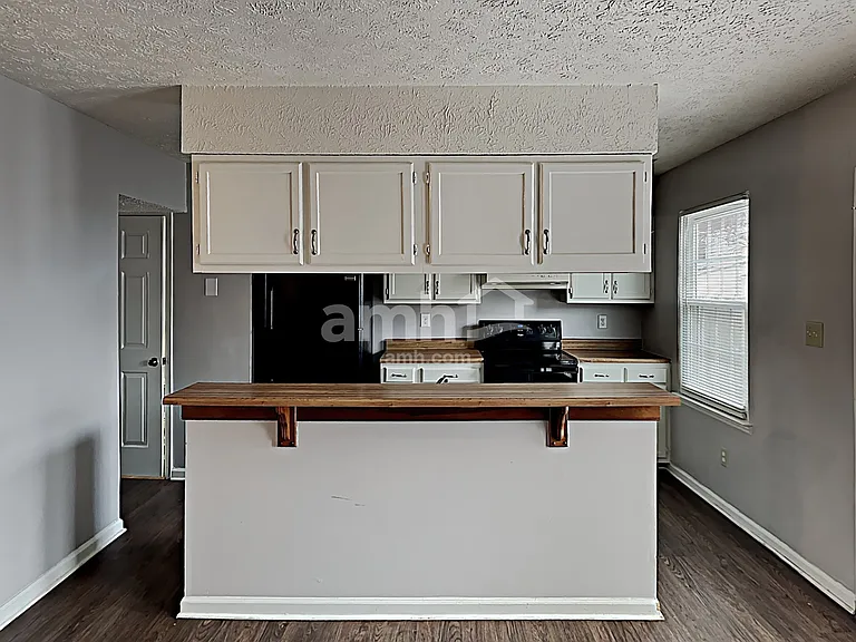 8260 McGuire Dr — Photo 3