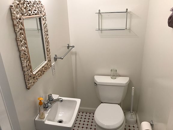 5th image of 16 Aqueduct Ln