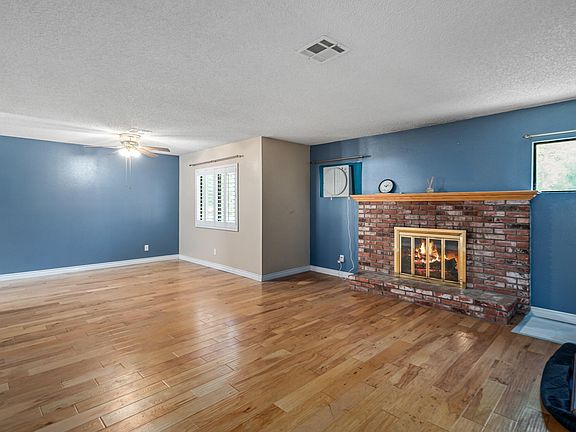 5th image of 39828 San Francisquito Canyon Rd