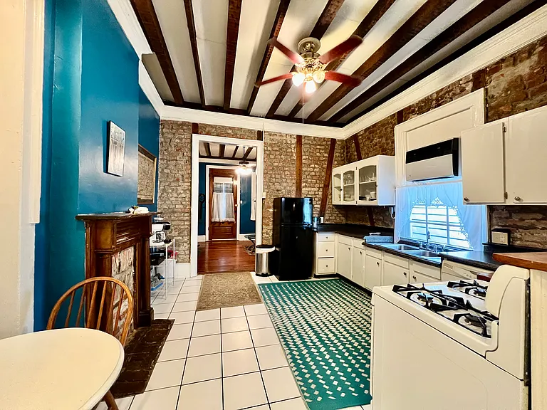 2025 Dauphine St #2025 — Photo 4