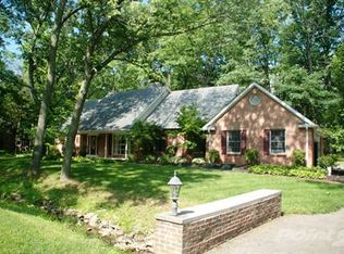 320 Laurel Ln, Pataskala, OH 43062