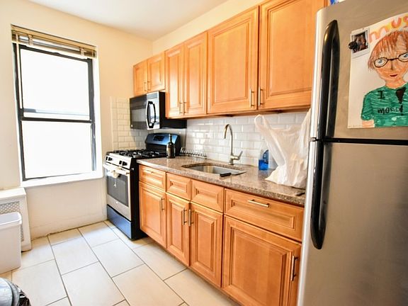 2nd image of 23-33 32nd St #2