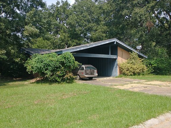 2nd image of 17 Longwood Dr