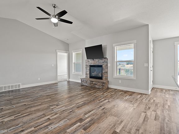 4th image of 1459 Foxmore St
