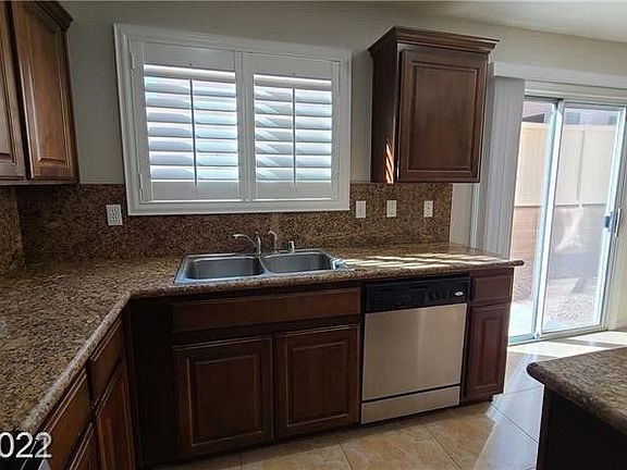 2nd image of 5657 Woods Crossing St