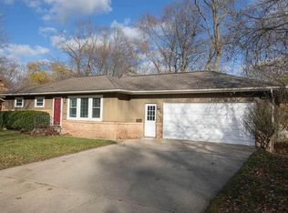 581 Ravinia Dr, South Haven, MI 49090