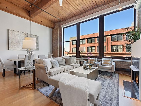 3rd image of 2303 S Michigan Ave APT 405