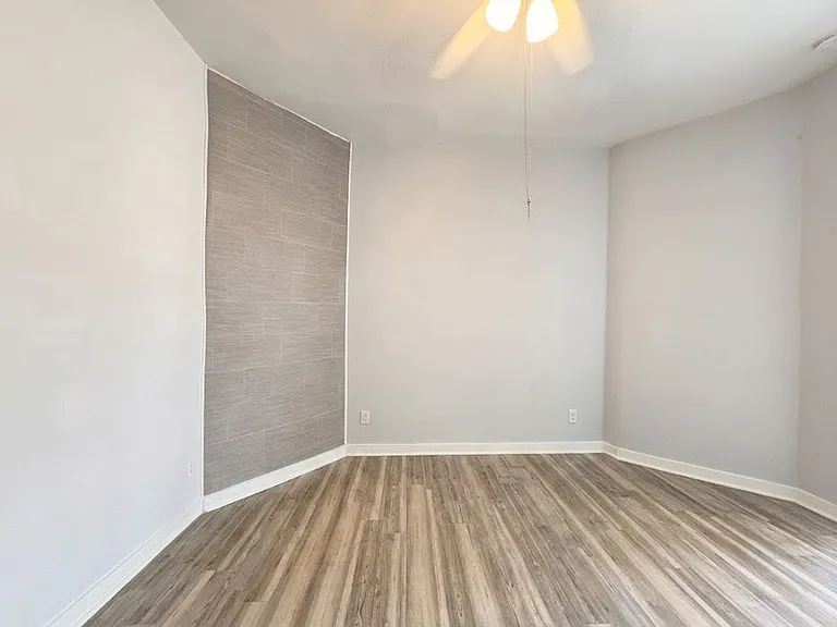 5809 Hobart St #2 — Photo 16
