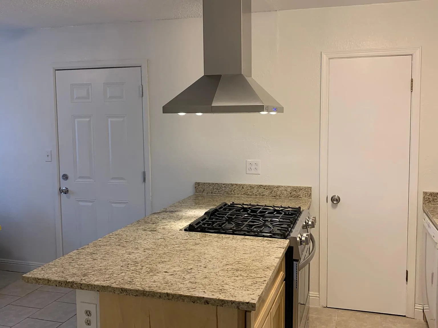 3 bed, 1248 sqft, $1,650 — Photo 2