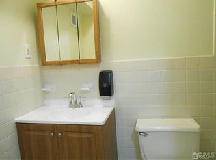 1423 Raspberry Ct, Edison, NJ 08817