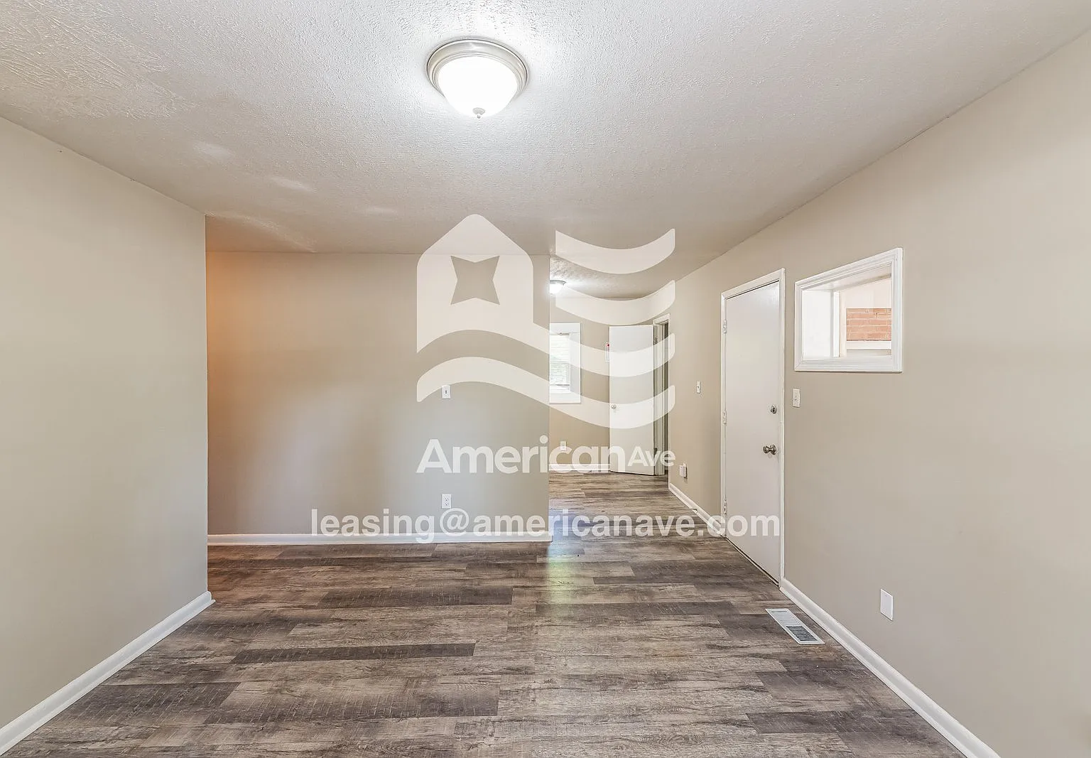 3 bed, 1.0 bath, 929 sqft, $1,325 — Photo 3