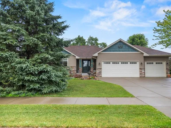 2398 8th Ln SE, Cambridge, MN 55008